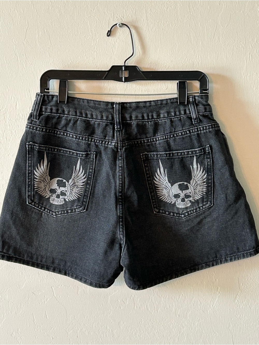 ROMWE Black Denim Jean Shorts with Winged Skull Pockets